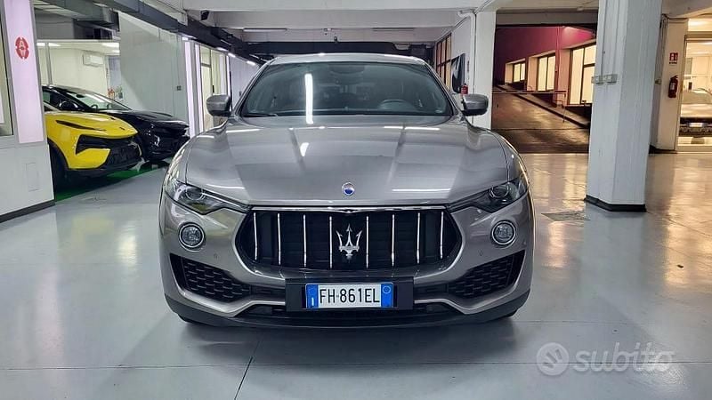 Usata Maserati Levante 275 CV (202 kW) 2017 Grigio SUV