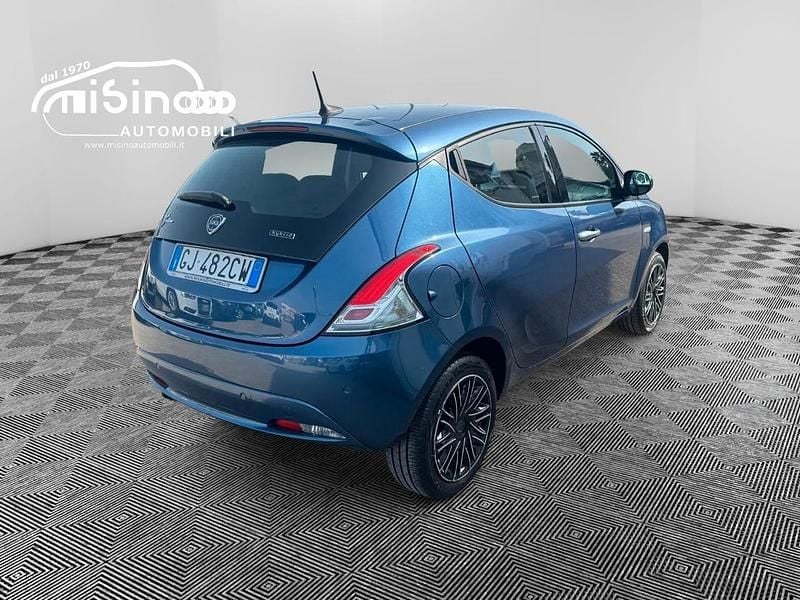 Usata Lancia Ypsilon Gold 69 CV (50 kW) 2022 Blu Utilitaria