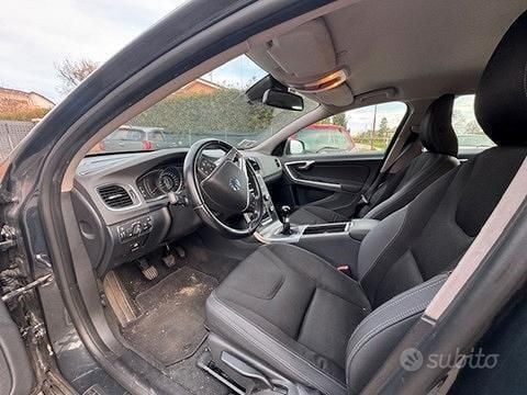 Usata Volvo V60 136 CV (100 kW) 2013 Grigio Station wagon