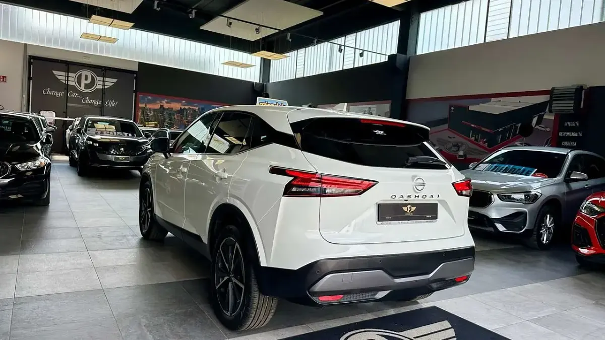 Usata Nissan Qashqai Tekna 158 CV (116 kW) 2023 Solid white metallizzata SUV