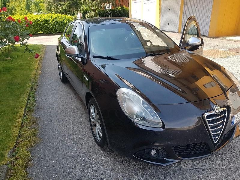 Nero Usata 2010 Alfa Romeo Giulietta | 6300 € (Molto cara) - Immagine 1/4