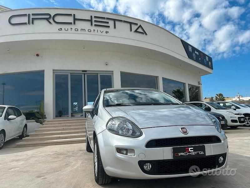 Usata Fiat Punto Lounge 75 CV (55 kW) 2015 Argento Utilitaria