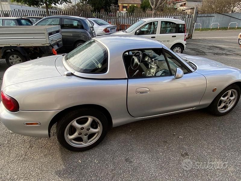 Usata Mazda MX5 110 CV (80 kW) 2004 Grigio Cabrio