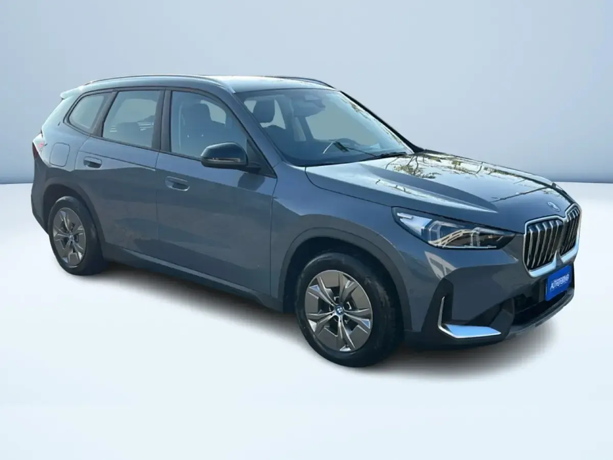 Usata BMW iX1 Comfort Edition 230 kW (313 CV) 2024 Grigio metallizzato SUV