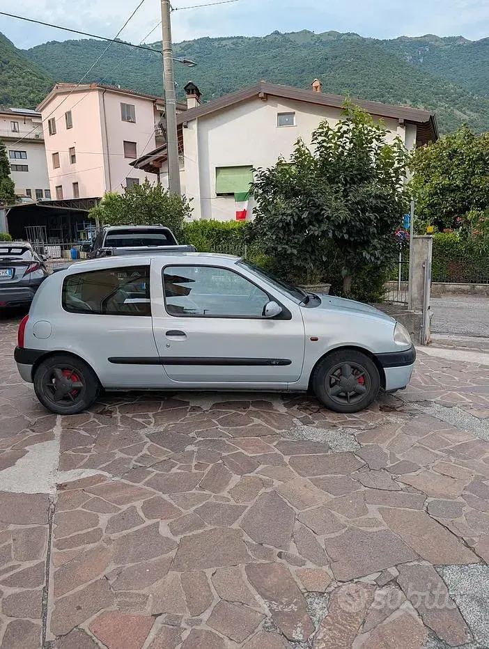 Usata Renault Clio 107 CV (78 kW) 2000 Grigio Berlina