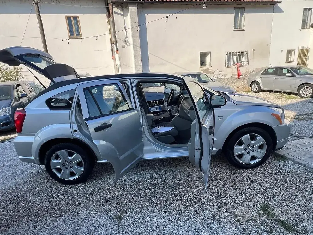 Usata Dodge Caliber SXT 140 CV (102 kW) 2006 Grigio Utilitaria