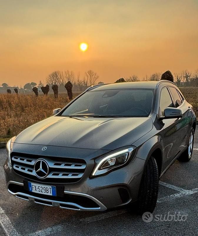 Usata Mercedes GLA200 136 CV (100 kW) 2019 Grigio SUV