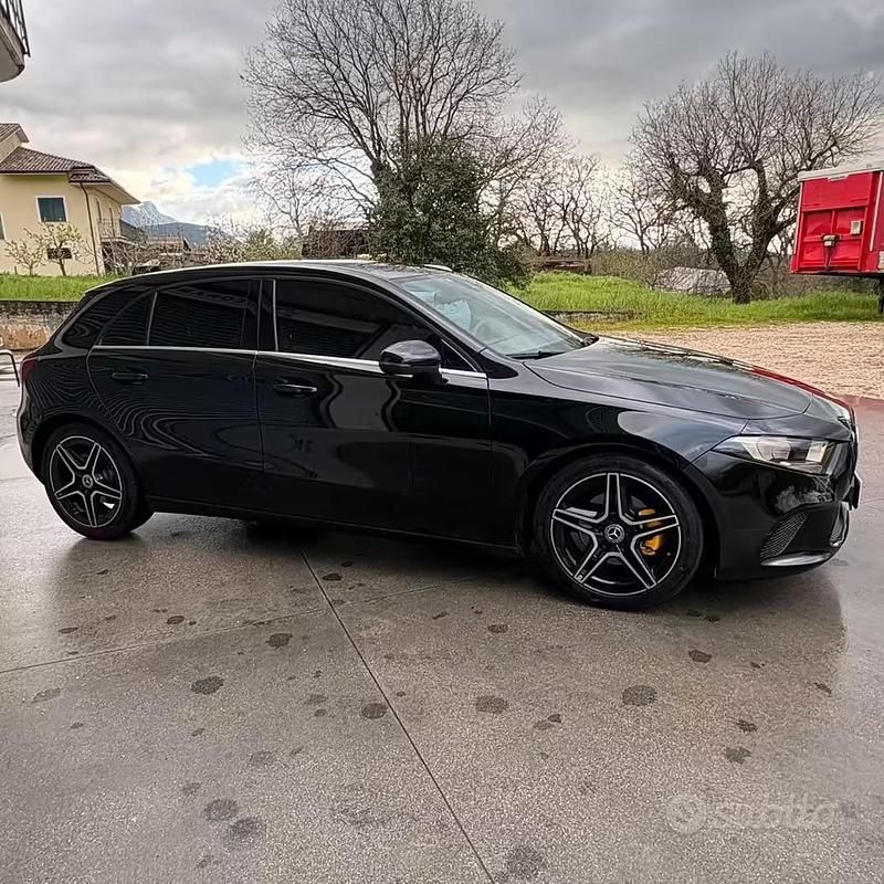 Usado Mercedes A200 150 CV (110 kW) 2021 Negro Berlina