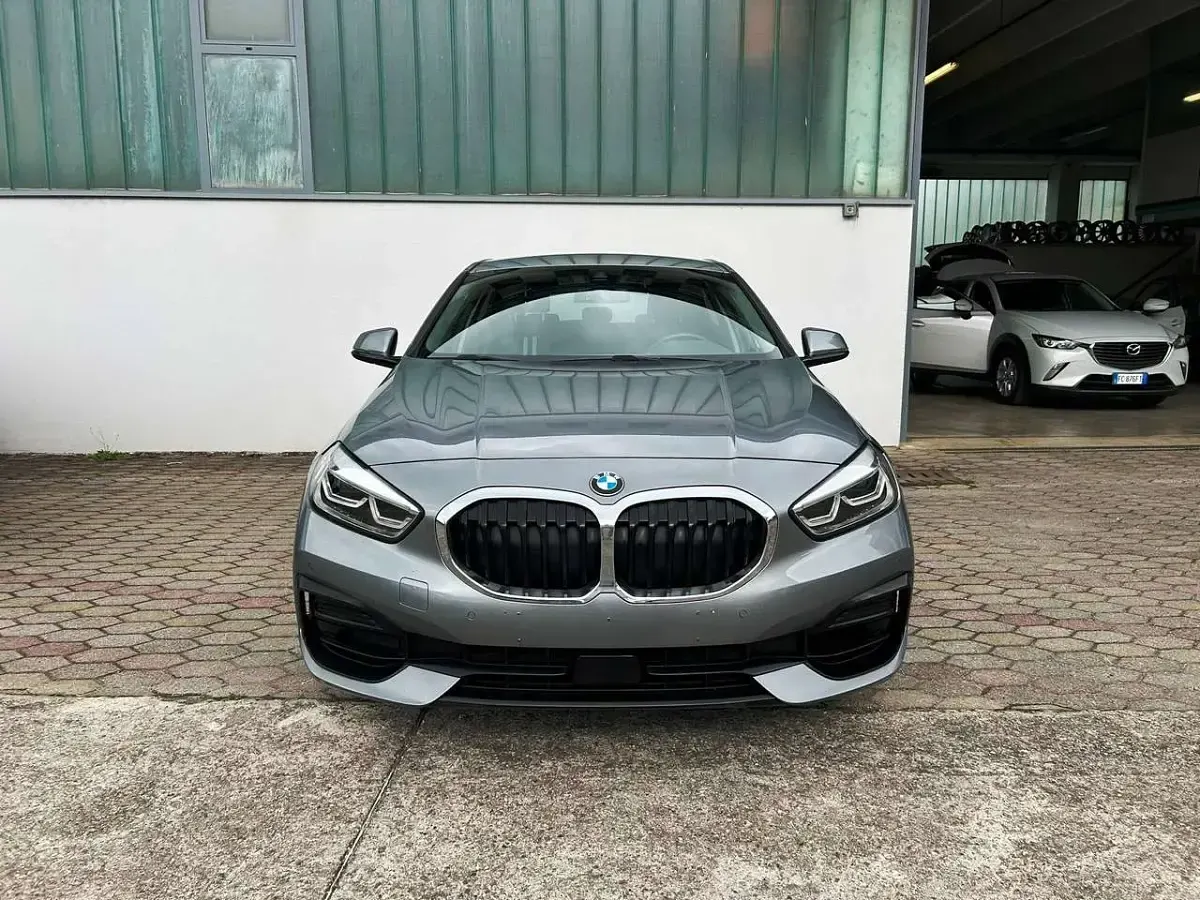 Usata BMW 116 Sport Line 109 CV (80 kW) 2023 Grigio Utilitaria