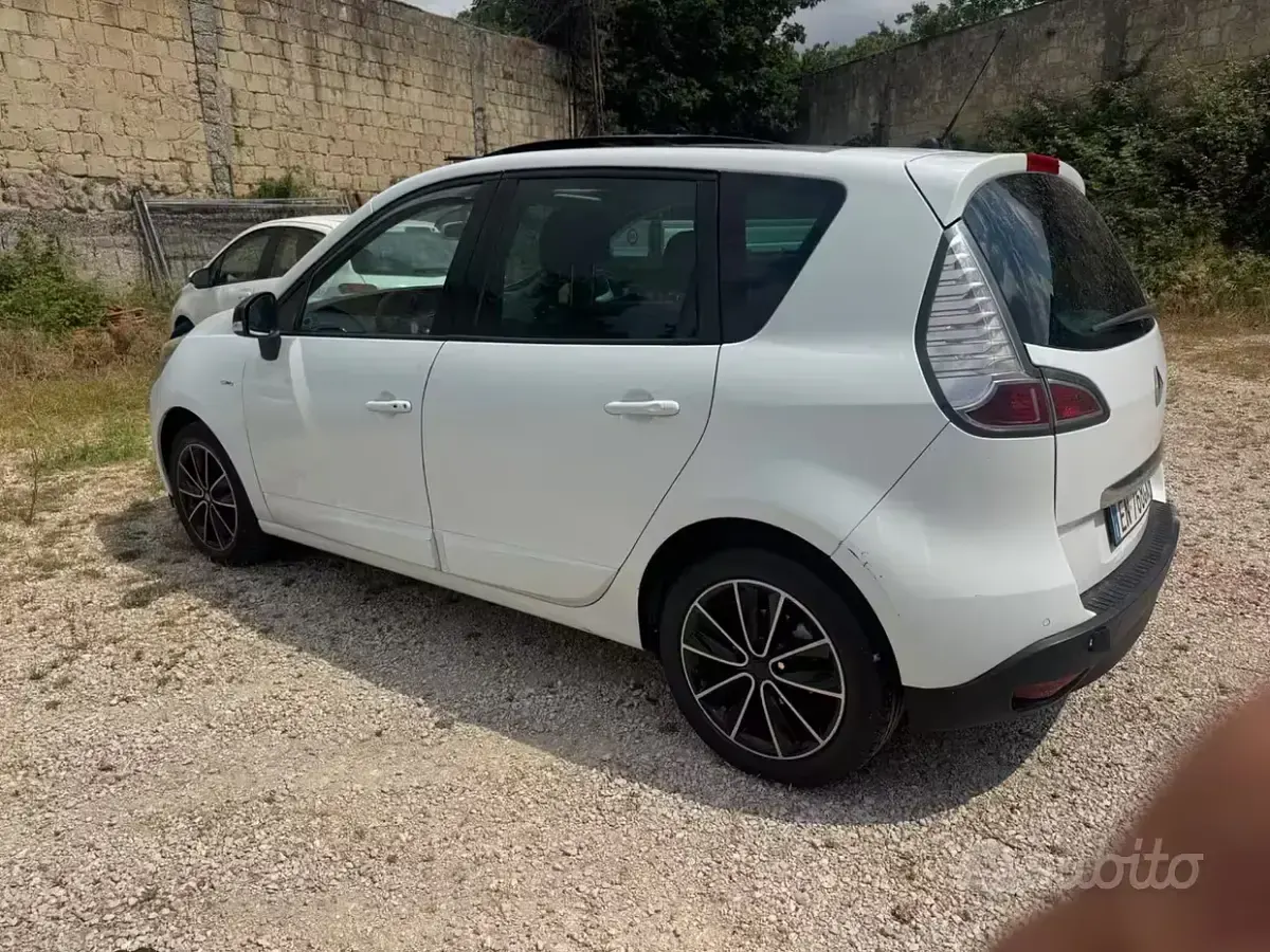 Usata Renault Scénic XMOD 110 CV (80 kW) 2012 Bianco Monovolume