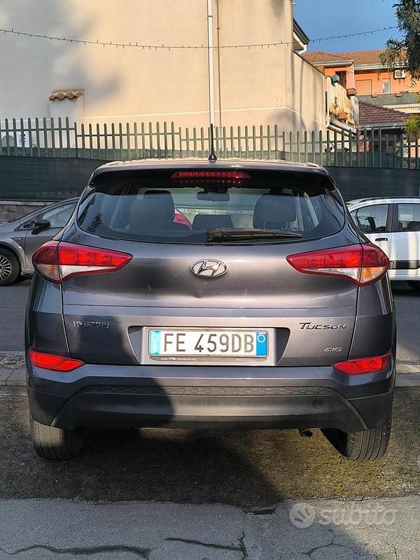 Usata Hyundai Tucson Comfort 135 CV (99 kW) 2016 Grigio SUV