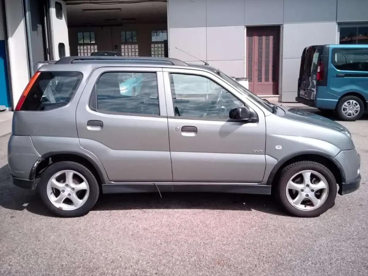 Usata Suzuki Ignis 94 CV (69 kW) 2007 Argento Utilitaria