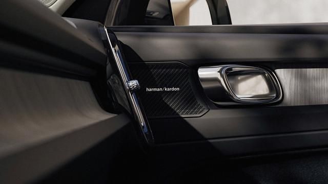 Usata Volvo XC40 Plus 163 CV (119 kW) 2023 Nero SUV