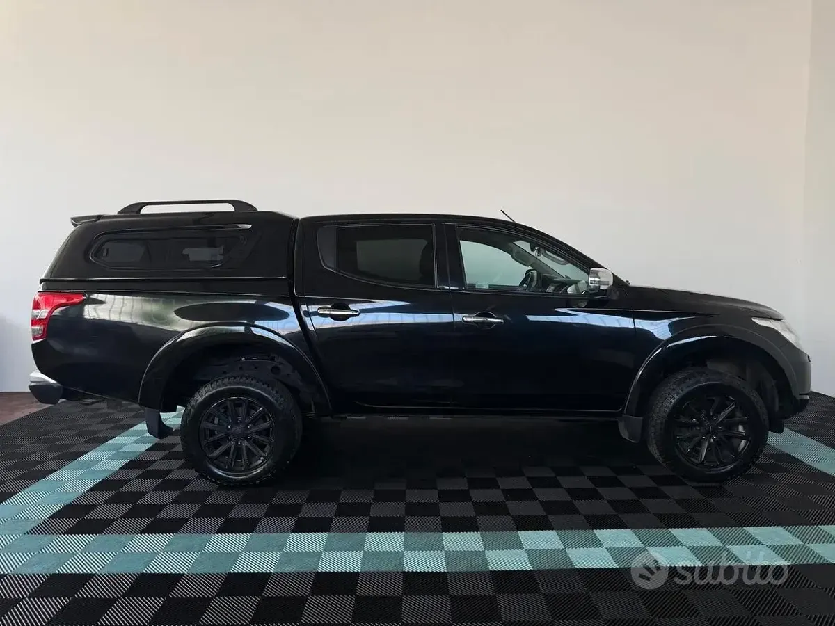 Usata Mitsubishi L200 Intense 181 CV (133 kW) 2016 Nero Pick-up