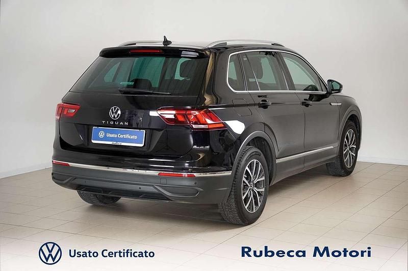 Usata VW Tiguan Life 131 CV (96 kW) 2021 Nero SUV