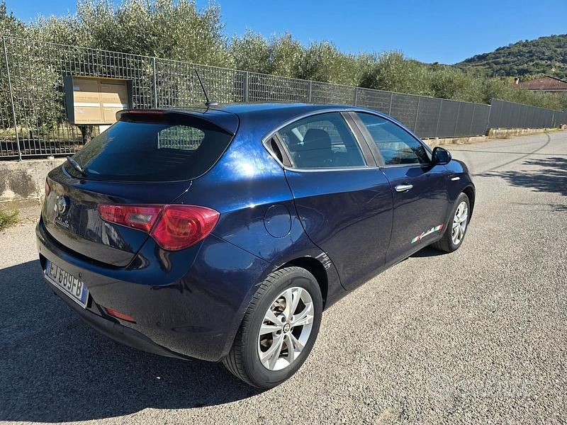 Usata Alfa Romeo Giulietta Exclusive 105 CV (77 kW) 2011 Blu Utilitaria