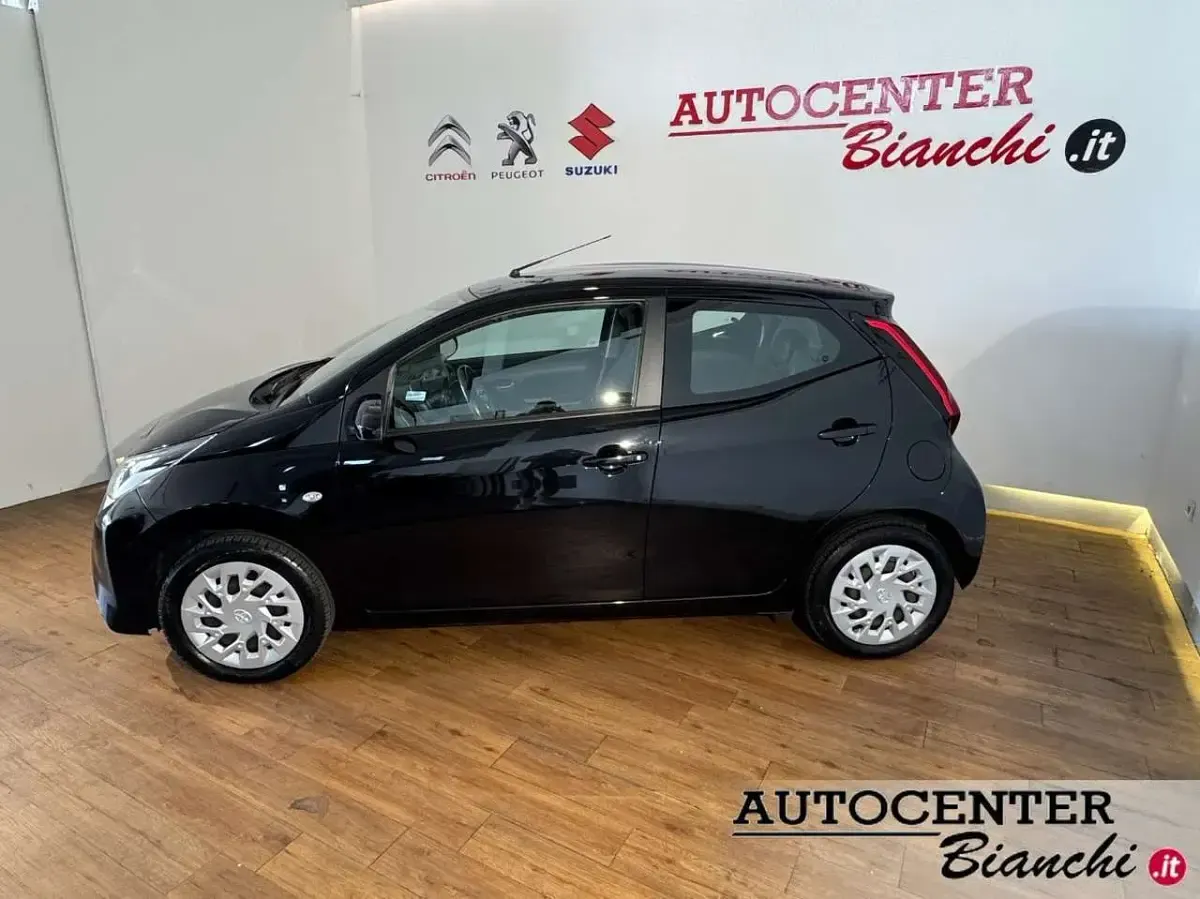 Usata Toyota Aygo X X-play 72 CV (52 kW) 2020 Nero SUV