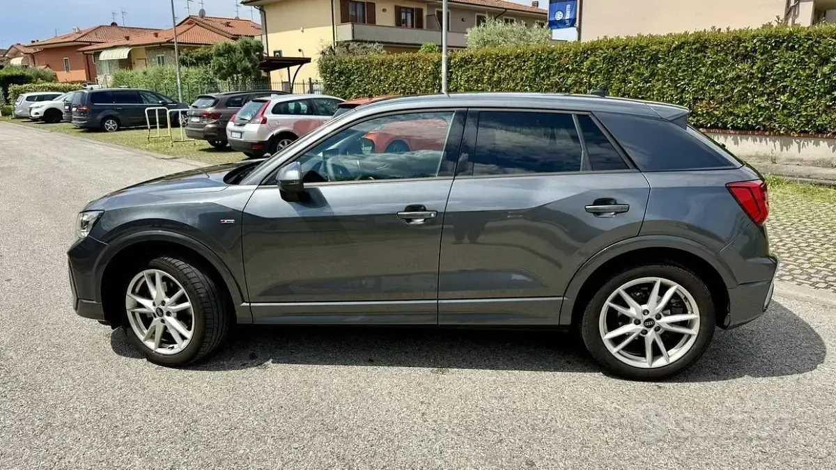 Usata Audi Q2 S-Line 150 CV (110 kW) 2024 Grigio SUV