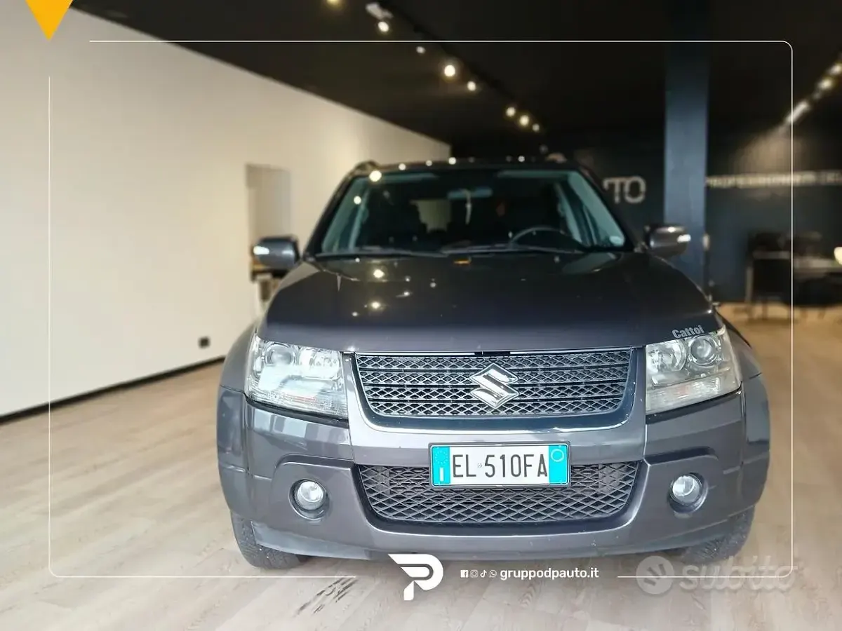 Second-hand Suzuki Grand Vitara 129 CP (94 kW) 2012 Gri SUV