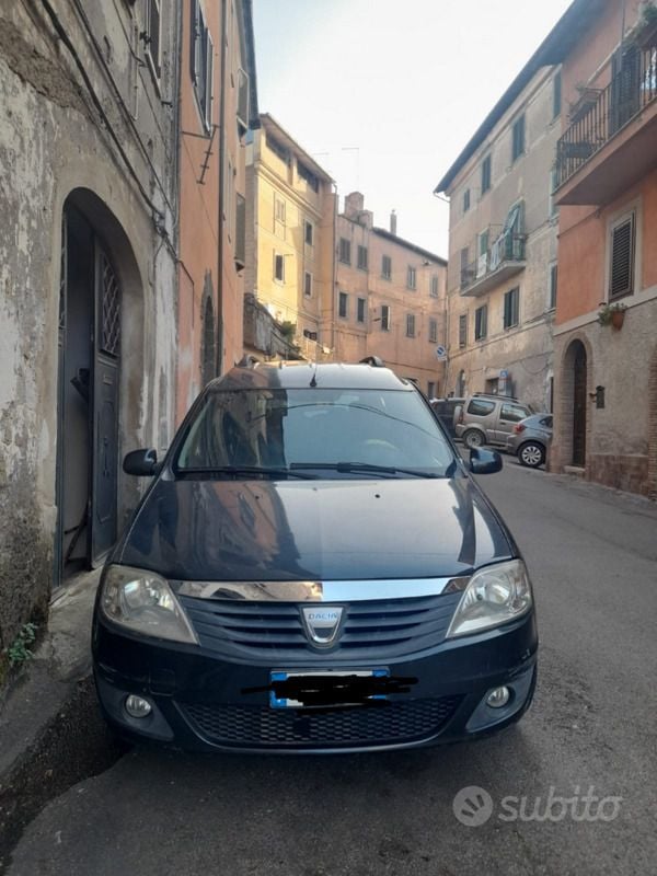 Usata 2009 Dacia Logan Tre volumi | 2500 € - Immagine 1/4