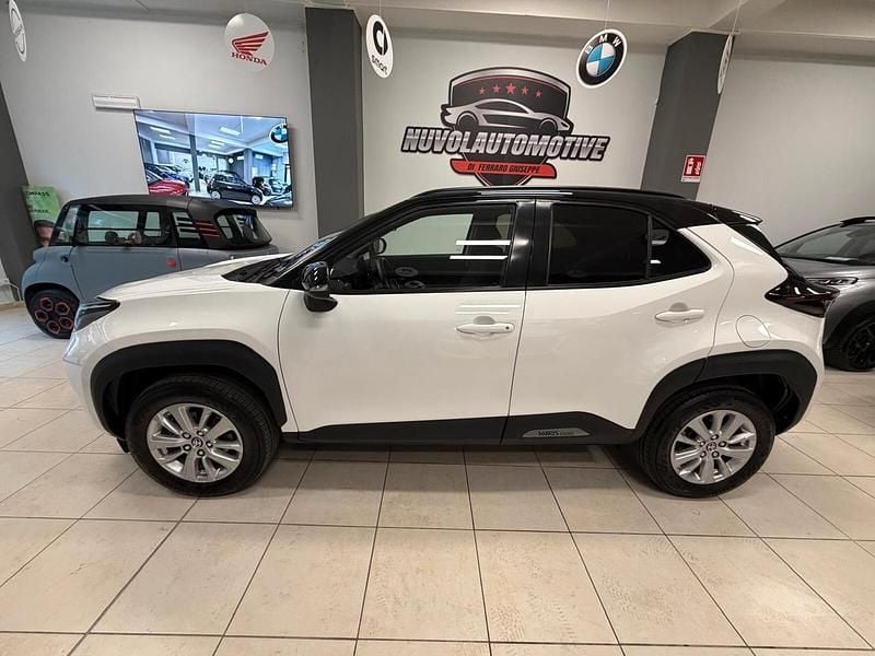 Usata Toyota Yaris Hybrid Trend 92 CV (67 kW) 2023 Bianco Station wagon