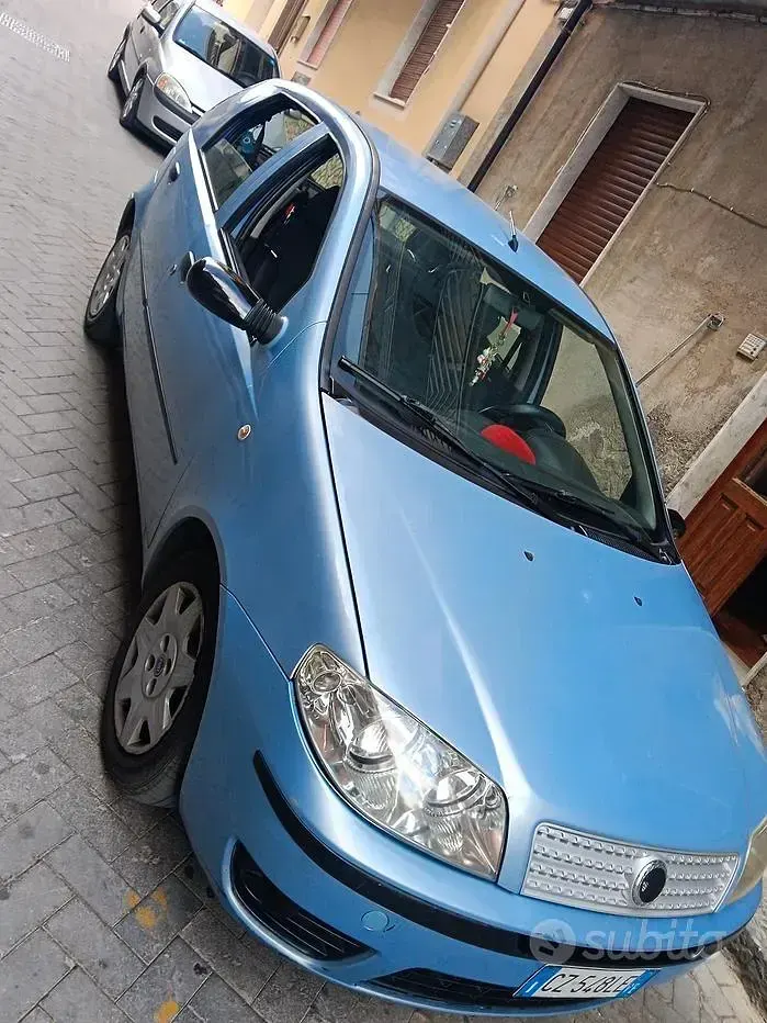 Usata Fiat Punto 69 CV (50 kW) 2006 Bluazzurro Utilitaria