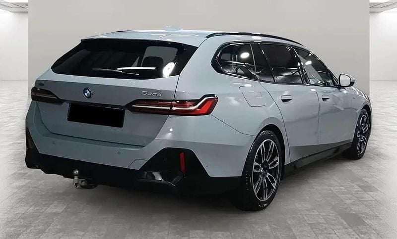 Usata BMW 520 M Sport 197 CV (144 kW) 2024 Brooklyn grey Station wagon
