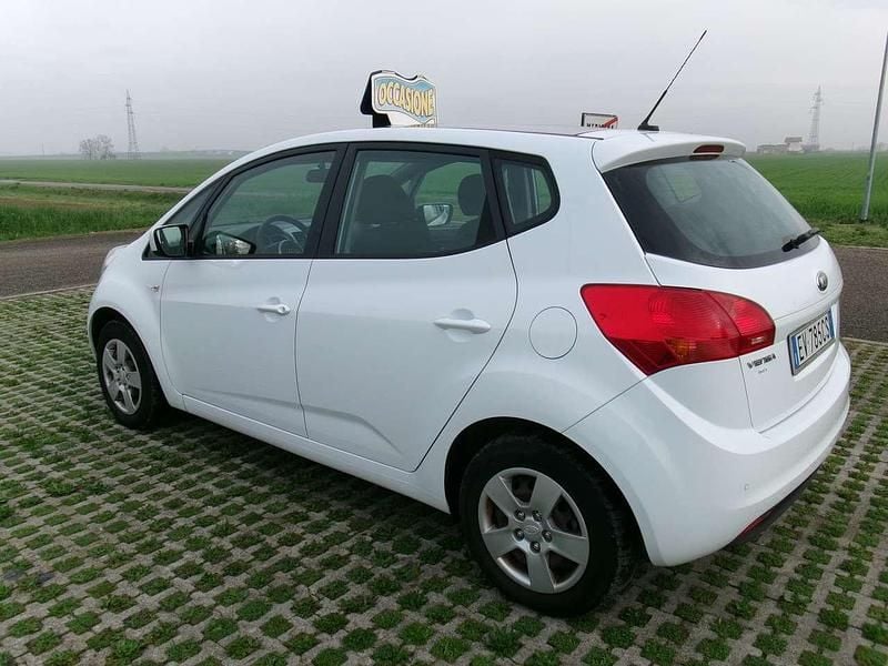 Usata Kia Venga Active 90 CV (66 kW) 2014 Bianco Utilitaria