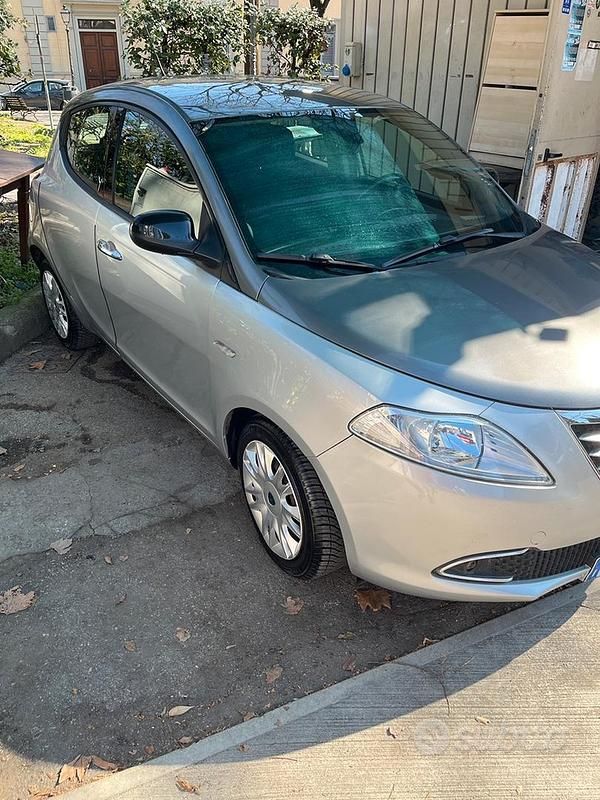 Usata Lancia Ypsilon 85 CV (62 kW) 2011 Grigio Utilitaria