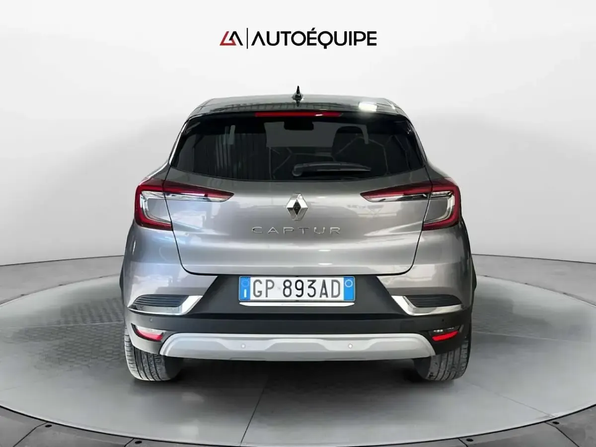 Usata Renault Captur Techno 101 CV (74 kW) 2023 Grigio SUV