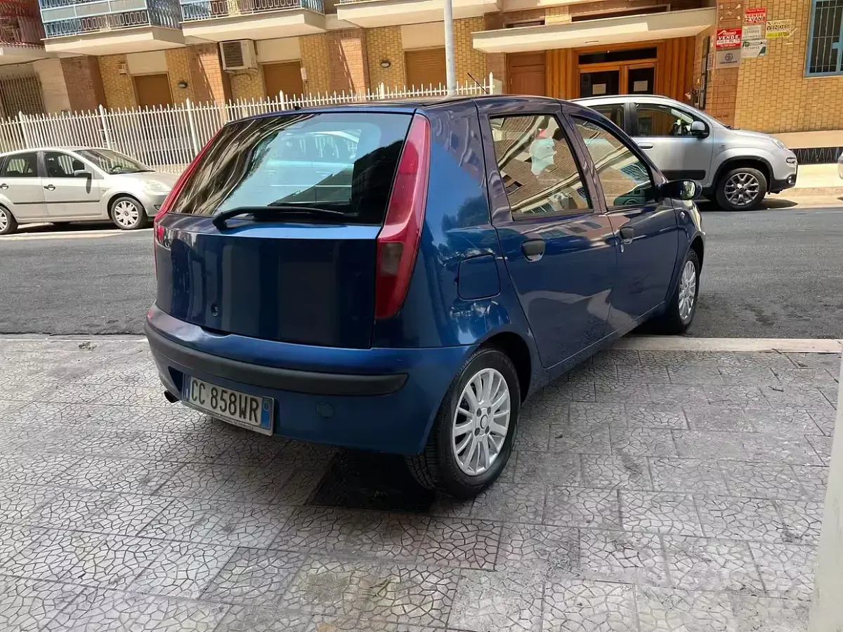 Usata Fiat Punto 60 CV (44 kW) 2002 Bluazzurro Utilitaria