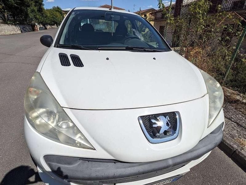 Bianco Usata 2010 Peugeot 206 Tre volumi | 2000 € (Ottimo prezzo) - Immagine 1/4