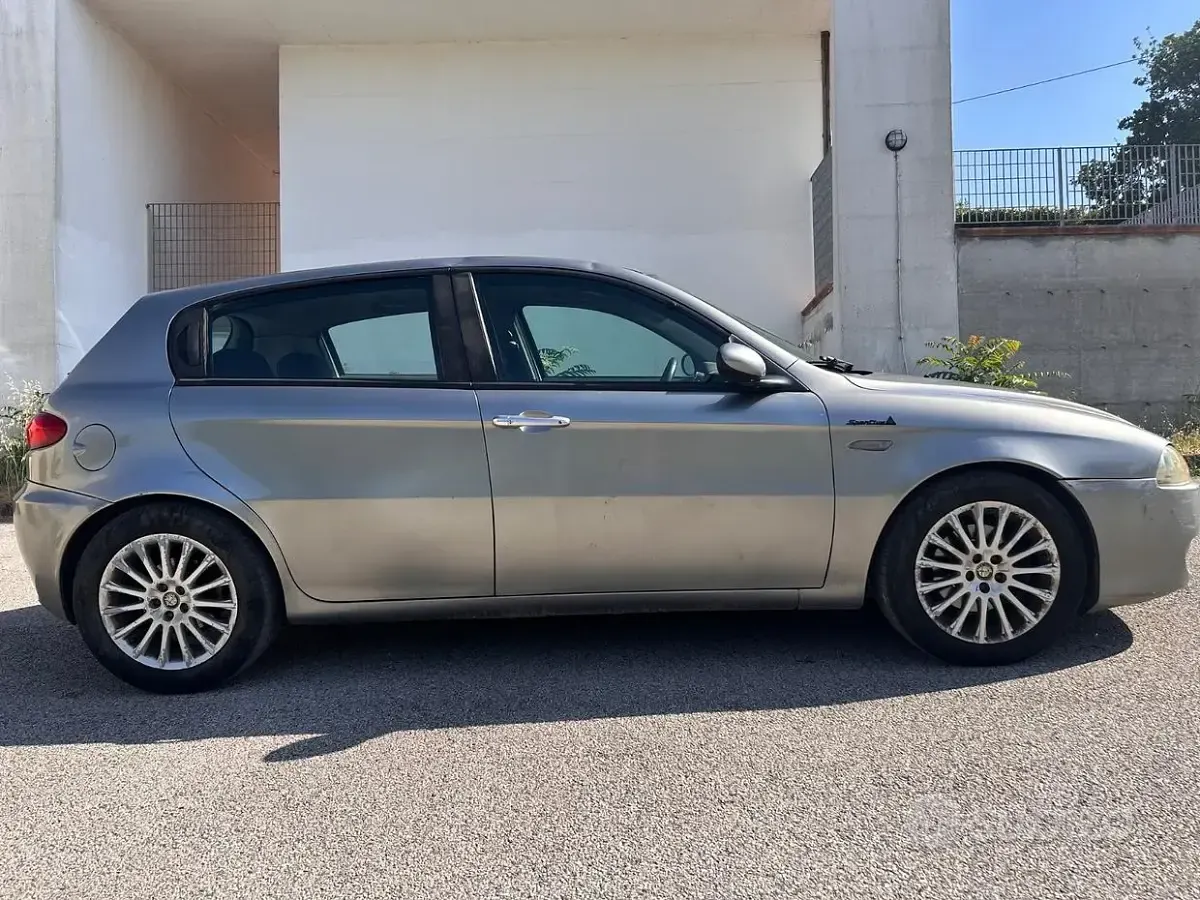 Usata Alfa Romeo 147 120 CV (88 kW) 2007 Giallo Utilitaria