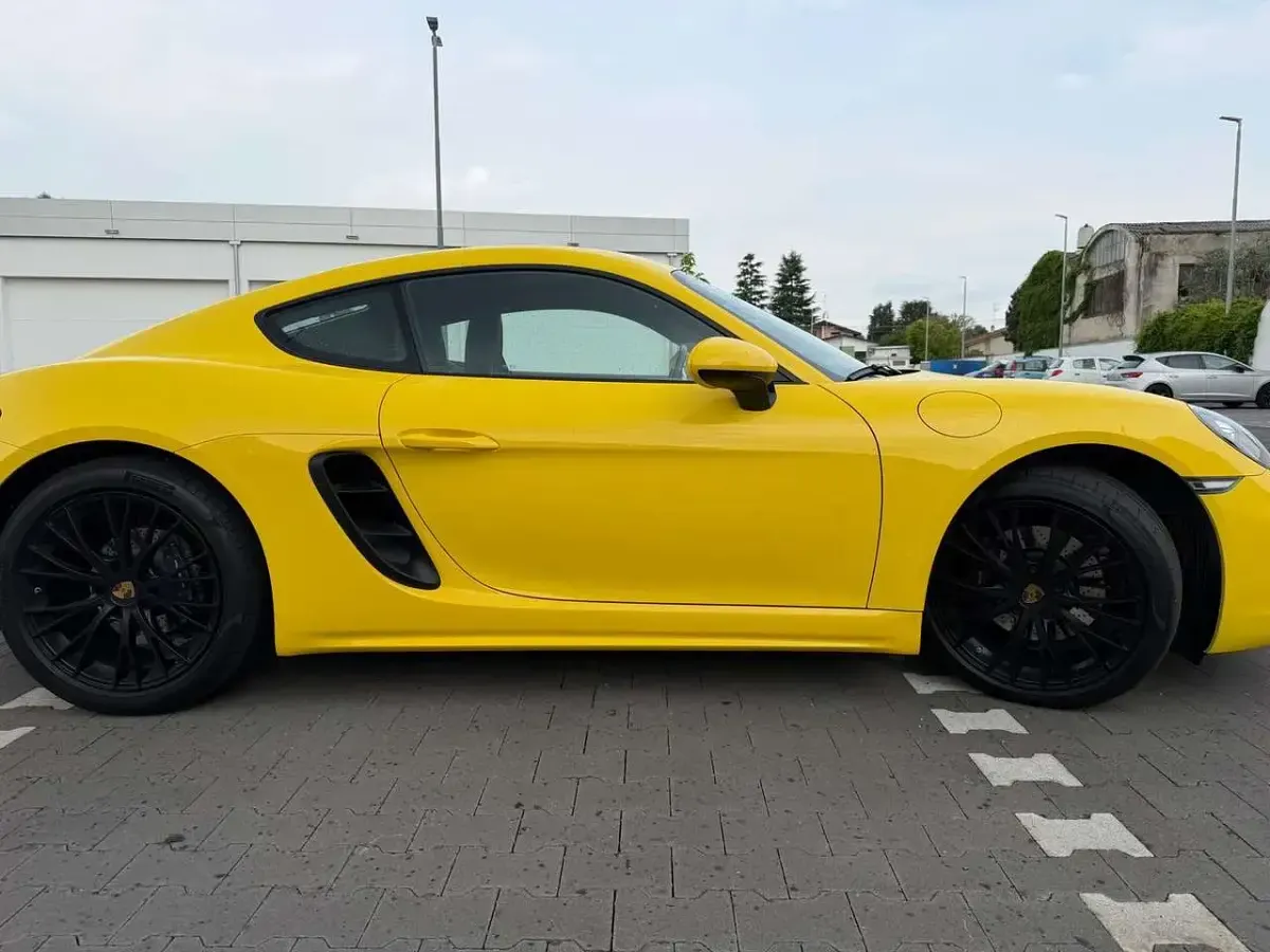 Usata Porsche 718 Cayman Edition 299 CV (219 kW) 2018 Giallo Coupé
