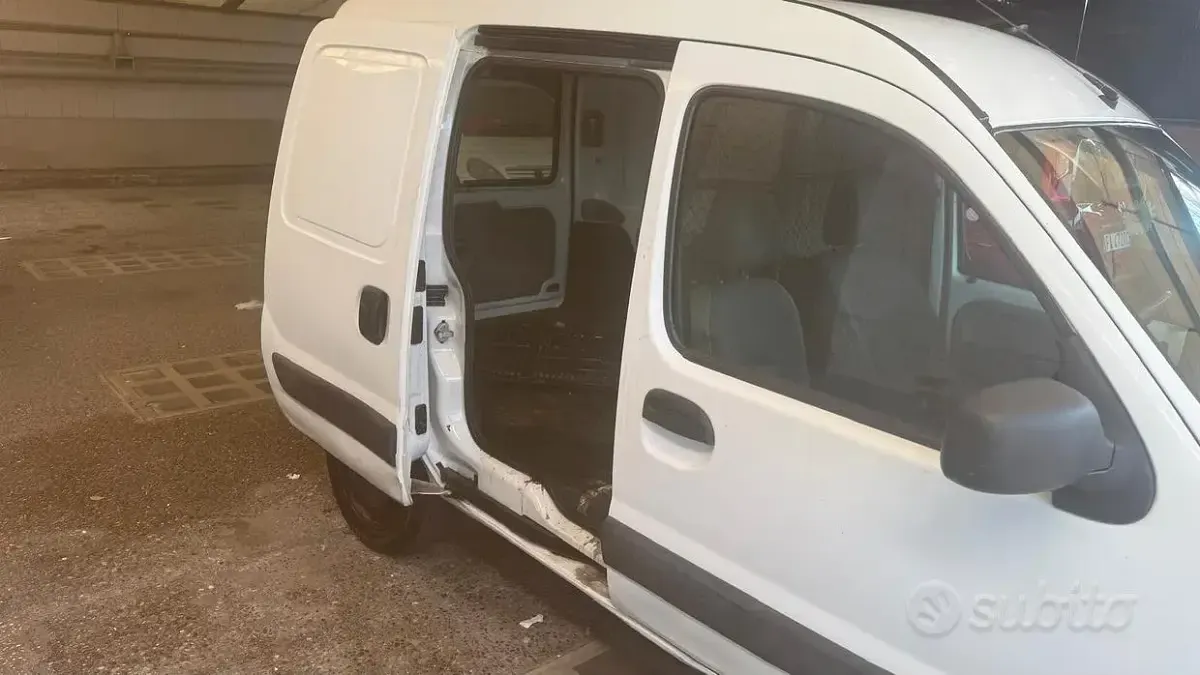 Usata Renault Kangoo 61 CV (44 kW) 2007 Bianco Monovolume