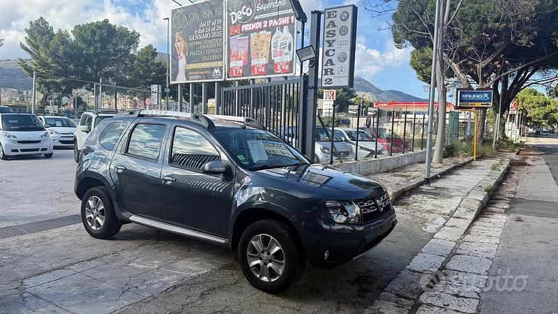 Usata Dacia Duster Lauréate 110 CV (80 kW) 2015 Grigio SUV