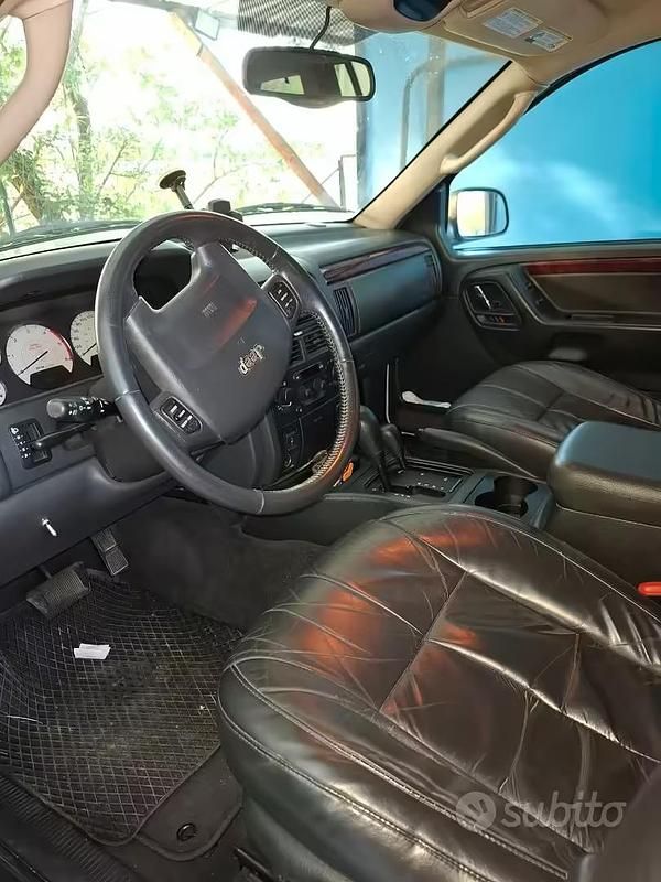 Usata Jeep Grand Cherokee Laredo 163 CV (119 kW) 2004 Grigio SUV