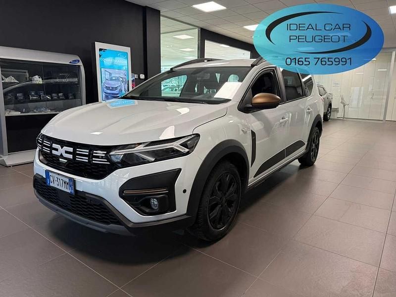 Usata Dacia Jogger Expression 101 CV (74 kW) 2024 Bianco Monovolume