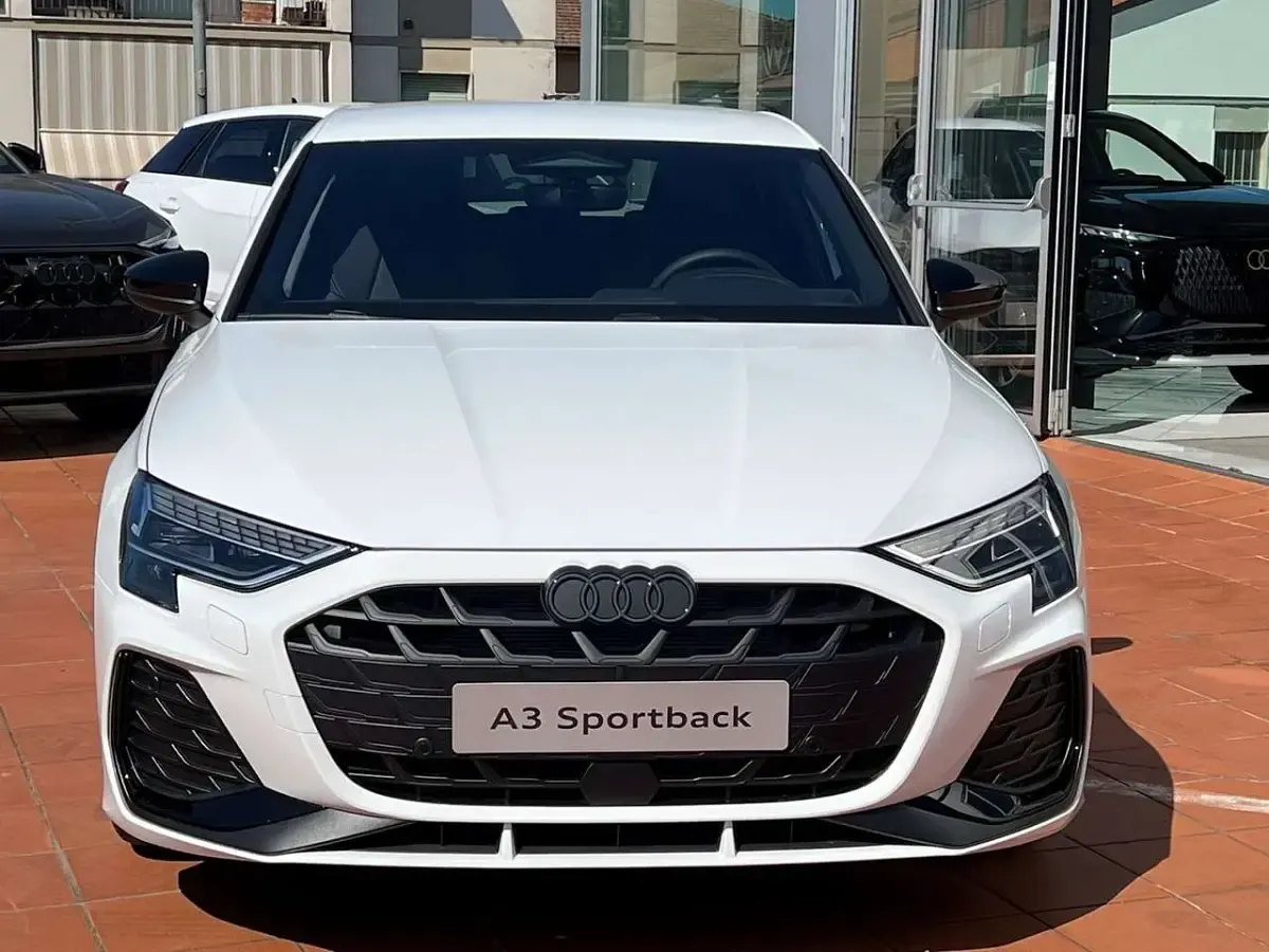 Nuova Audi A3 S-Line 150 CV (110 kW) 2026 Bianca Berlina