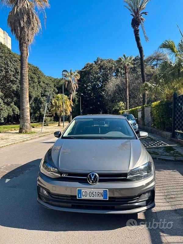Usata VW Polo R-line 90 CV (66 kW) 2021 Grigio Utilitaria