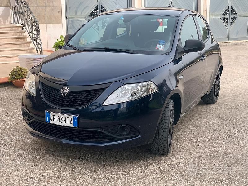 Usata Lancia Ypsilon 69 CV (50 kW) 2020 Blu Utilitaria