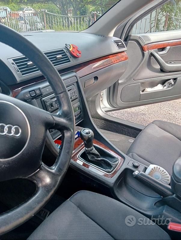 Usata Audi A4 102 CV (75 kW) 2004 Grigio Station wagon