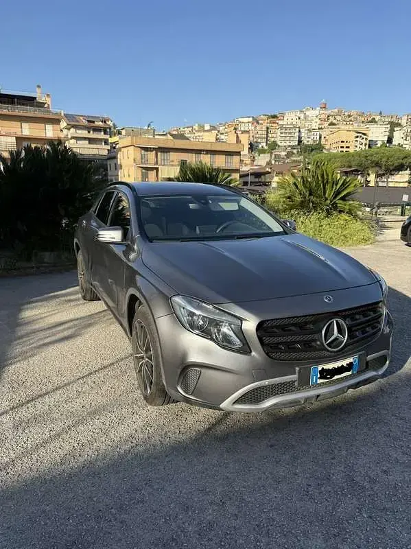 Usata Mercedes GLA200 Executive 136 CV (100 kW) 2019 Grigio SUV