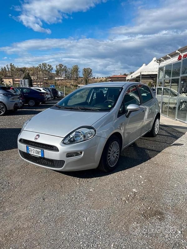Usata Fiat Punto Lounge 75 CV (55 kW) 2013 Argento Utilitaria
