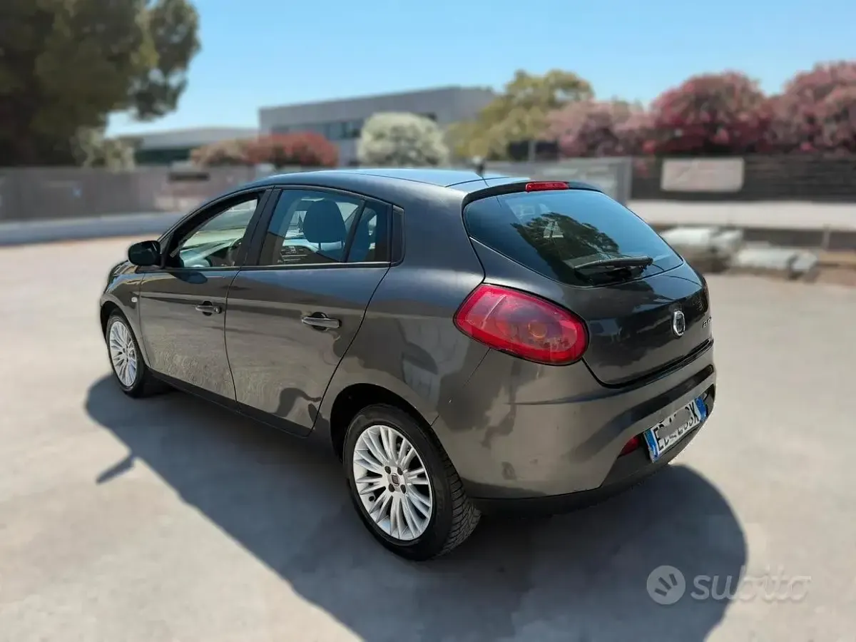 Usata Fiat Bravo 90 CV (66 kW) 2011 Grigio Utilitaria
