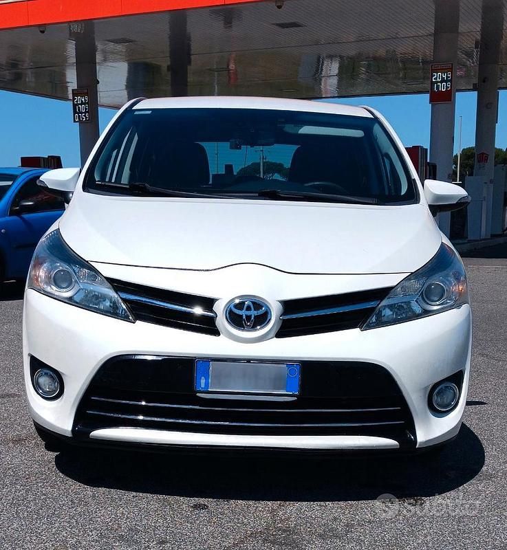Usata Toyota Verso Active 124 CV (91 kW) 2013 Bianco Monovolume