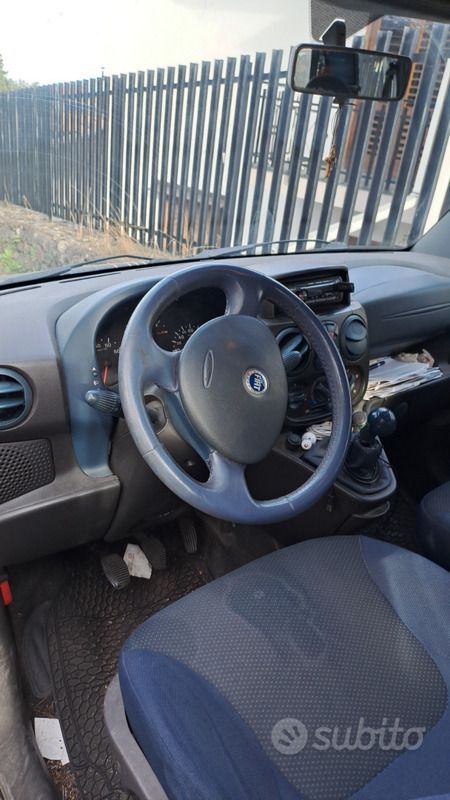Usata Fiat Doblò 65 CV (47 kW) 2002 Blu Monovolume