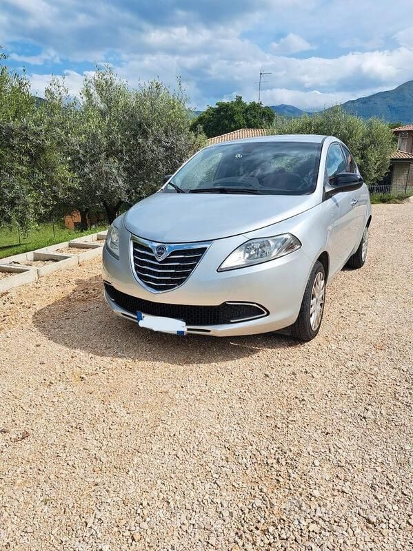 Usata Lancia Ypsilon 95 CV (69 kW) 2013 Grigio Utilitaria
