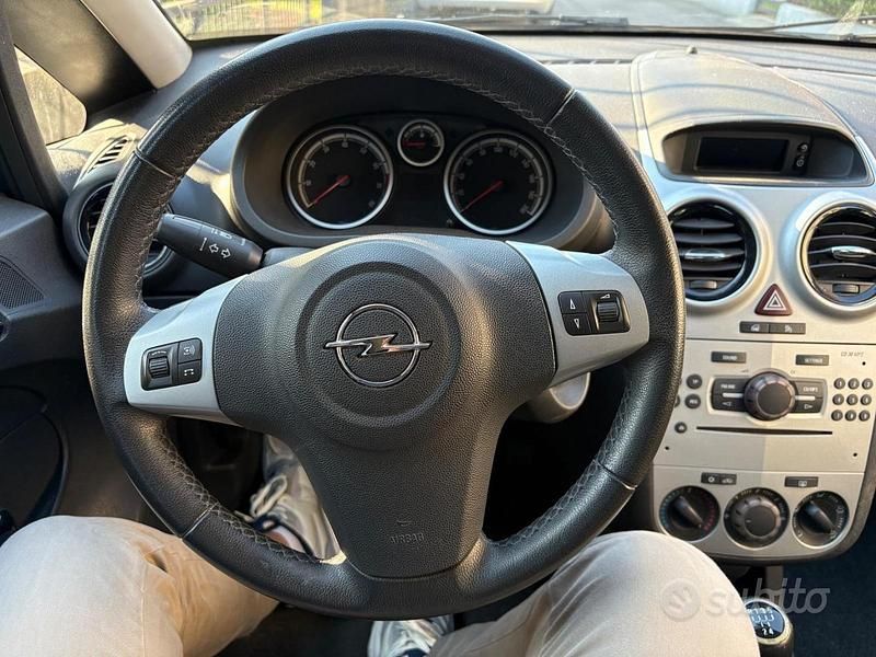 Usata Opel Corsa 85 CV (62 kW) 2012 Blu Utilitaria