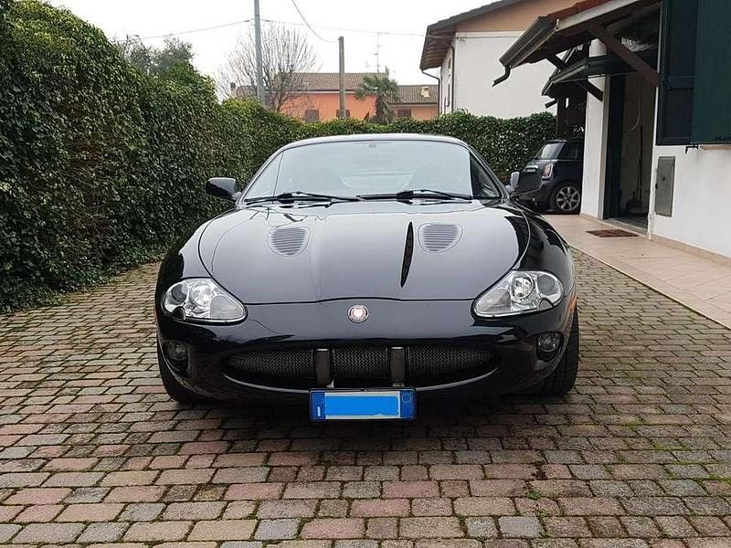 Usata Jaguar XKR 363 CV (266 kW) 1999 Nero Coupé